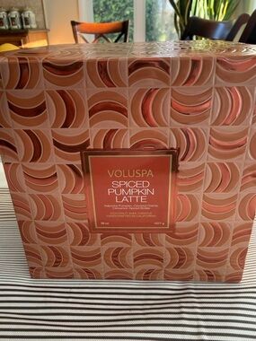 Voluspa Spiced Pumpkin Latte Candle - Peach, Bronze